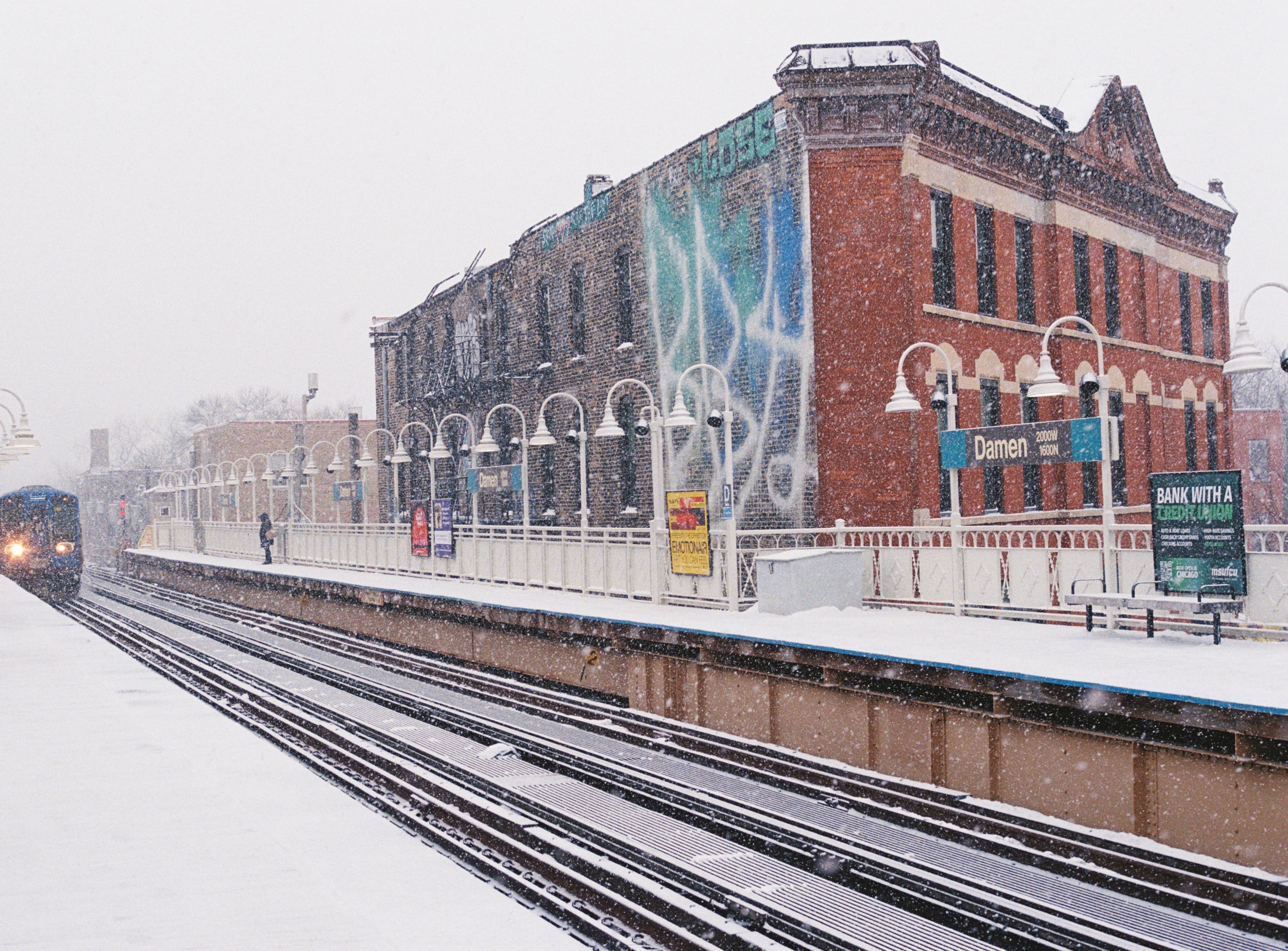 Damen stop, train, snow